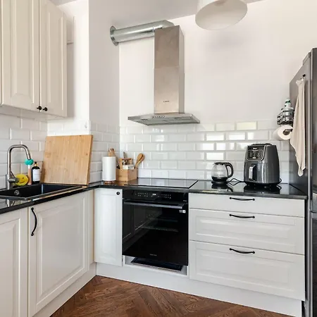 Lägenhet Modern - Garden And Free Parking